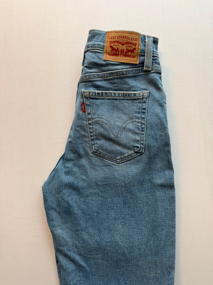 Levi's High Waisted Mom Jeans Light Blue Womens • W25 L27 / UK6