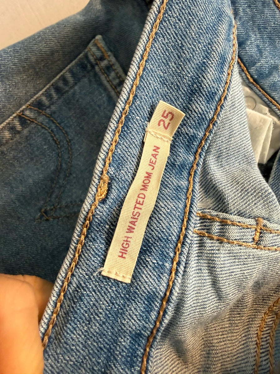 Levi's High Waisted Mom Jeans Light Blue Womens • W25 L27 / UK6