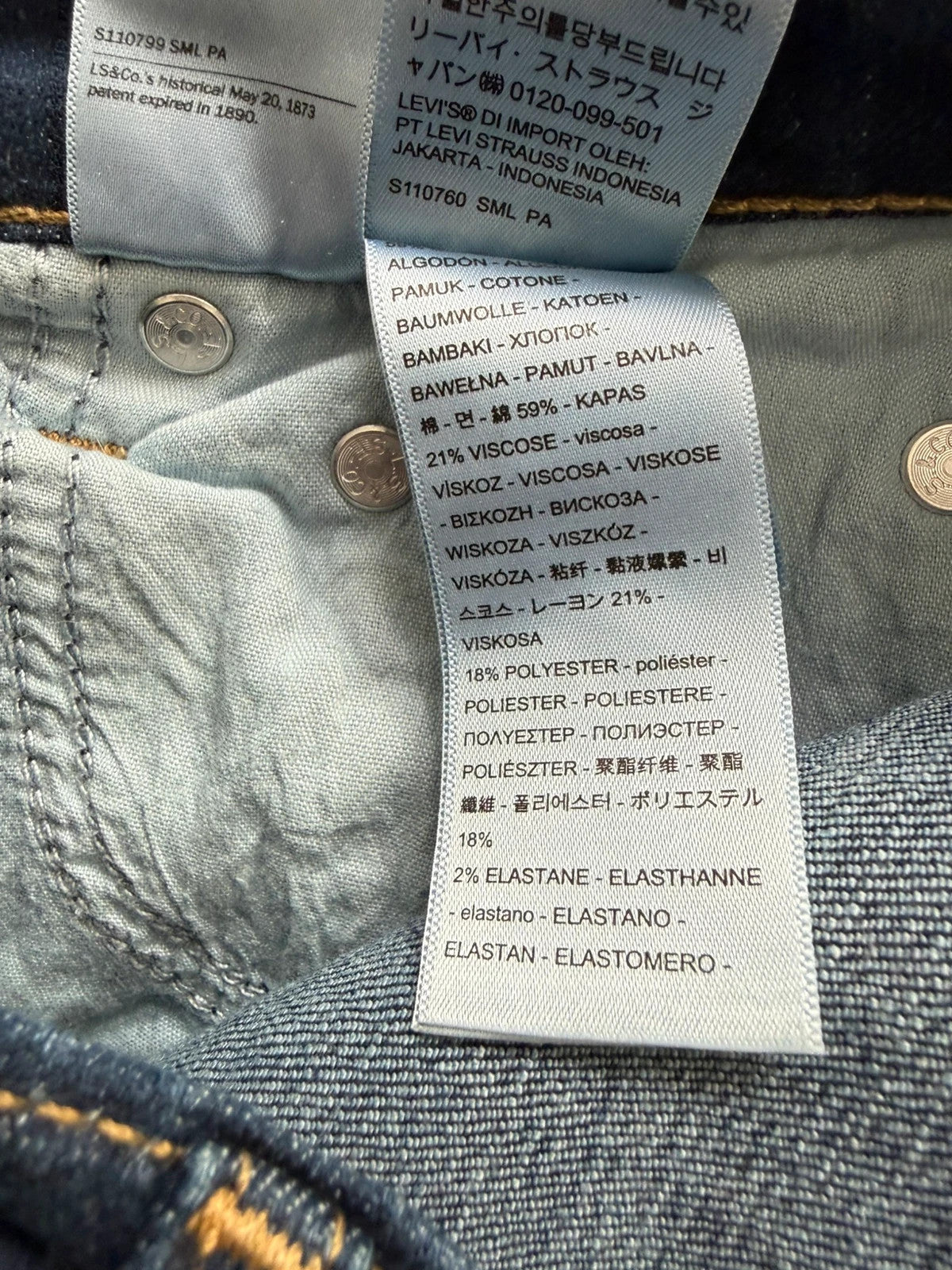 Levi's dark blue boyfriend jeans with classic five-pocket styling and leather patch.