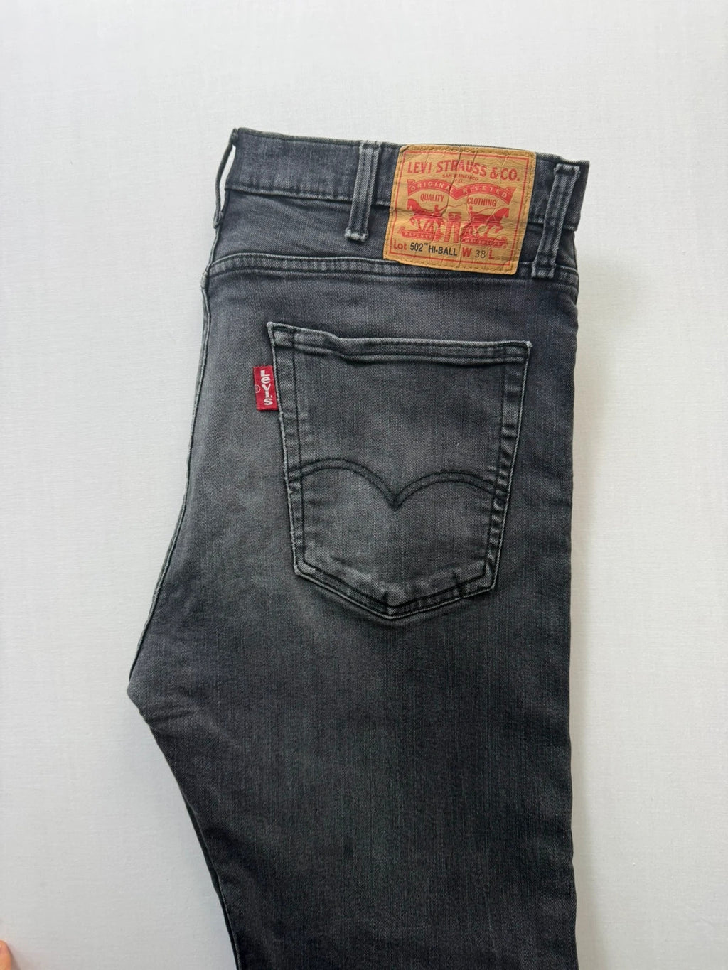 Levi's grey tapered jeans with classic 5-pocket styling and signature back stitching.