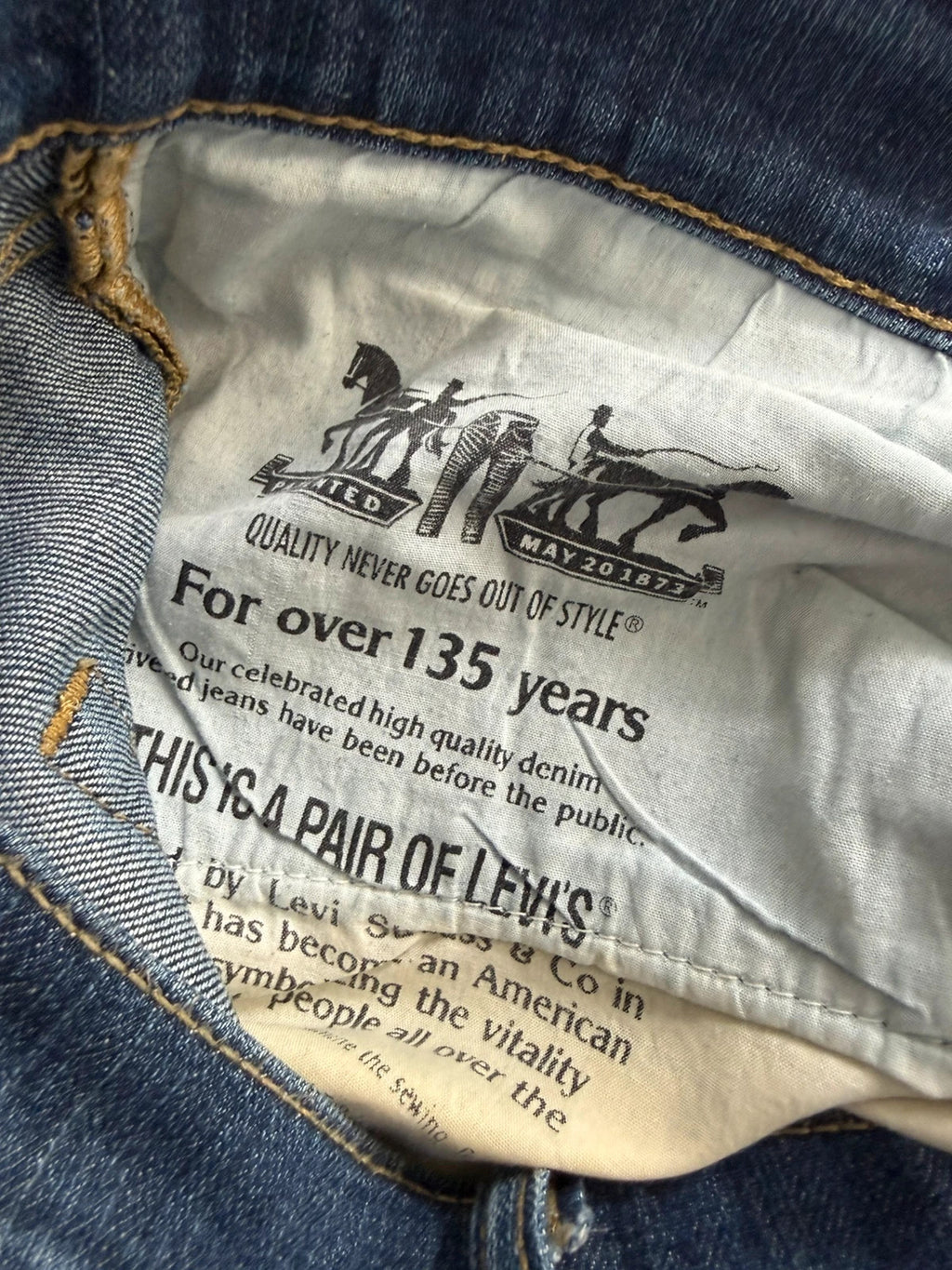 Levi's blue straight jeans with classic 5-pocket styling and signature back stitching.