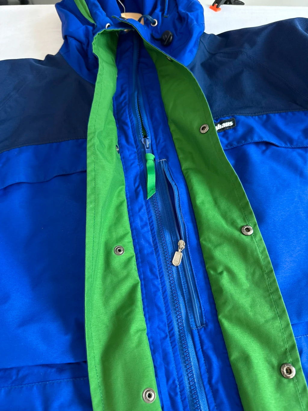 Berghaus blue green 90s Mera Peak jacket with colour-block design and Gore-Tex fabric.
