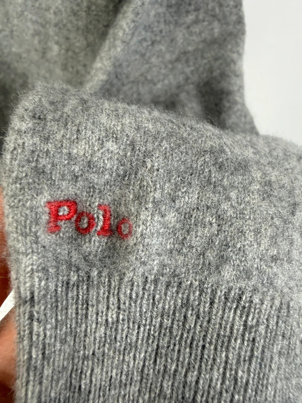 Polo Ralph Lauren grey wool jumper slim fit with embroidered pony logo and ribbed details.