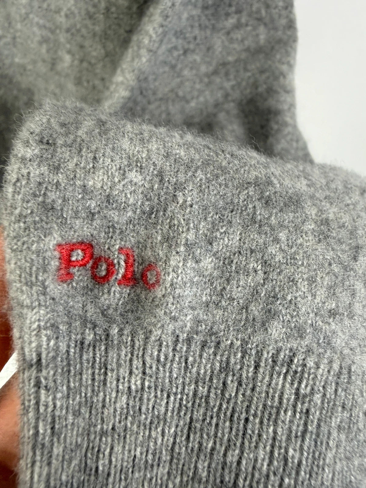 Polo Ralph Lauren grey wool jumper slim fit with embroidered pony logo and ribbed details.