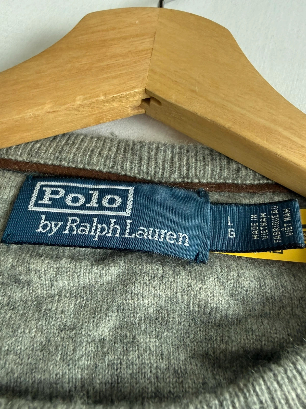 Polo Ralph Lauren grey wool jumper slim fit with embroidered pony logo and ribbed details.