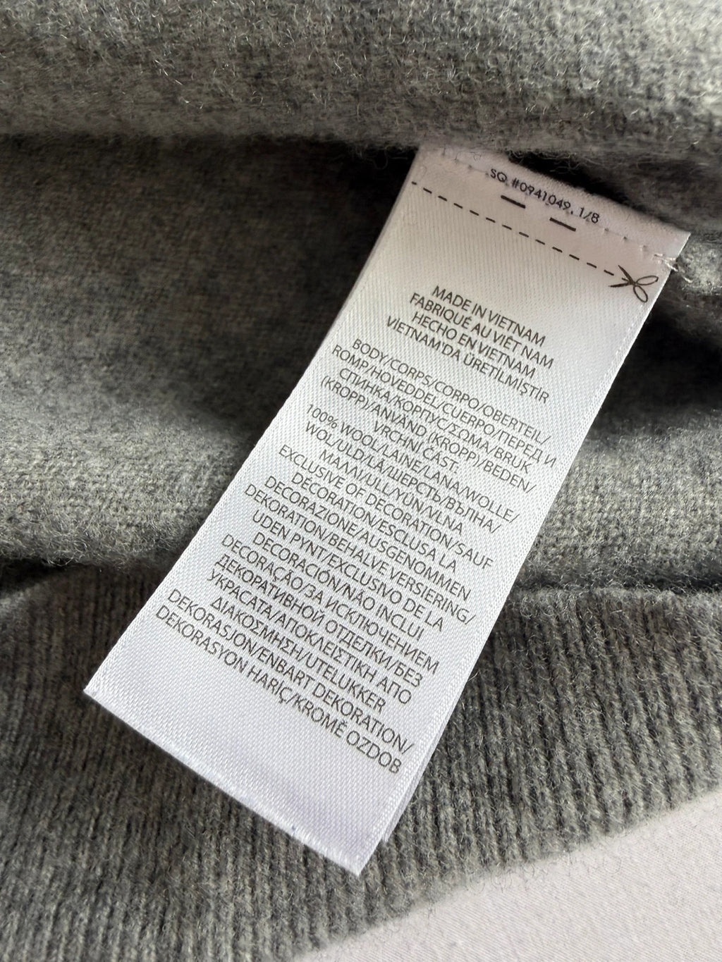 Polo Ralph Lauren grey wool jumper slim fit with embroidered pony logo and ribbed details.