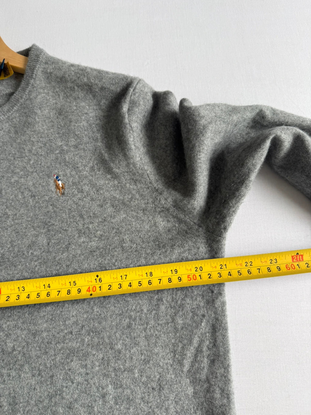 Polo Ralph Lauren grey wool jumper slim fit with embroidered pony logo and ribbed details.