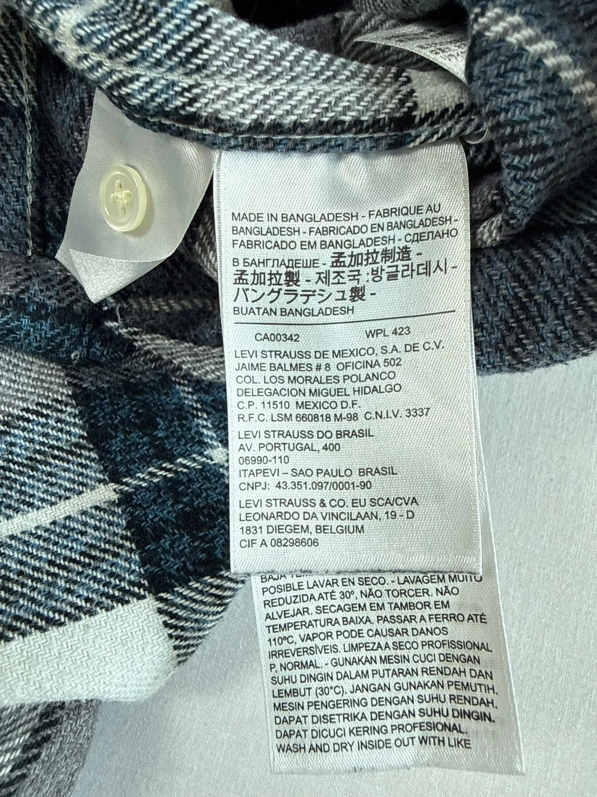 Levi's blue and grey plaid flannel shirt, thick cotton, chest button-flap pockets.