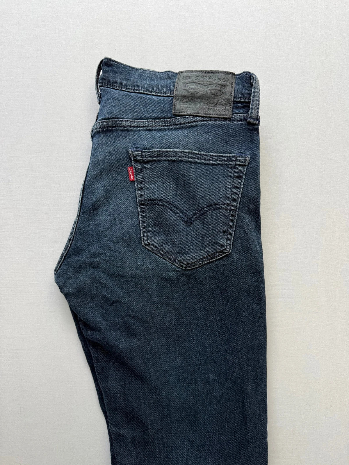 Levi's straight jeans dark indigo black wash with signature back arcuate stitching.