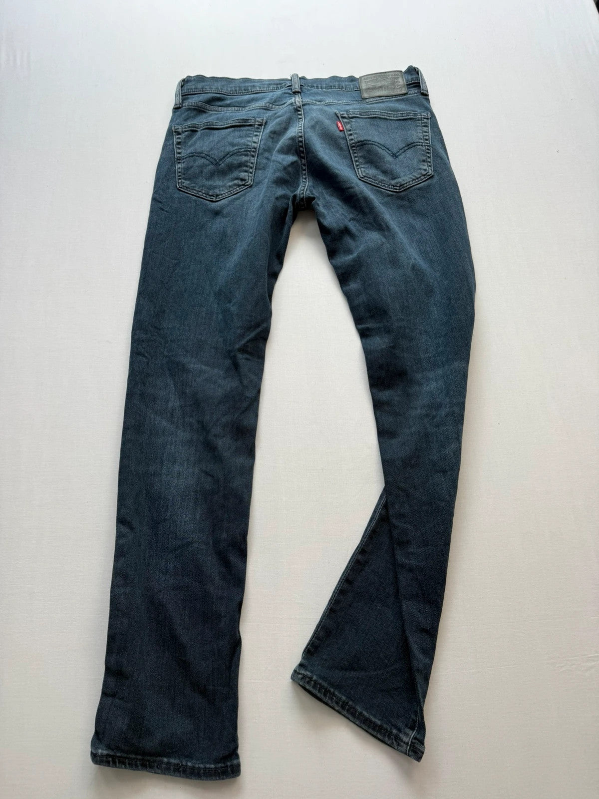 Levi's straight jeans dark indigo black wash with signature back arcuate stitching.