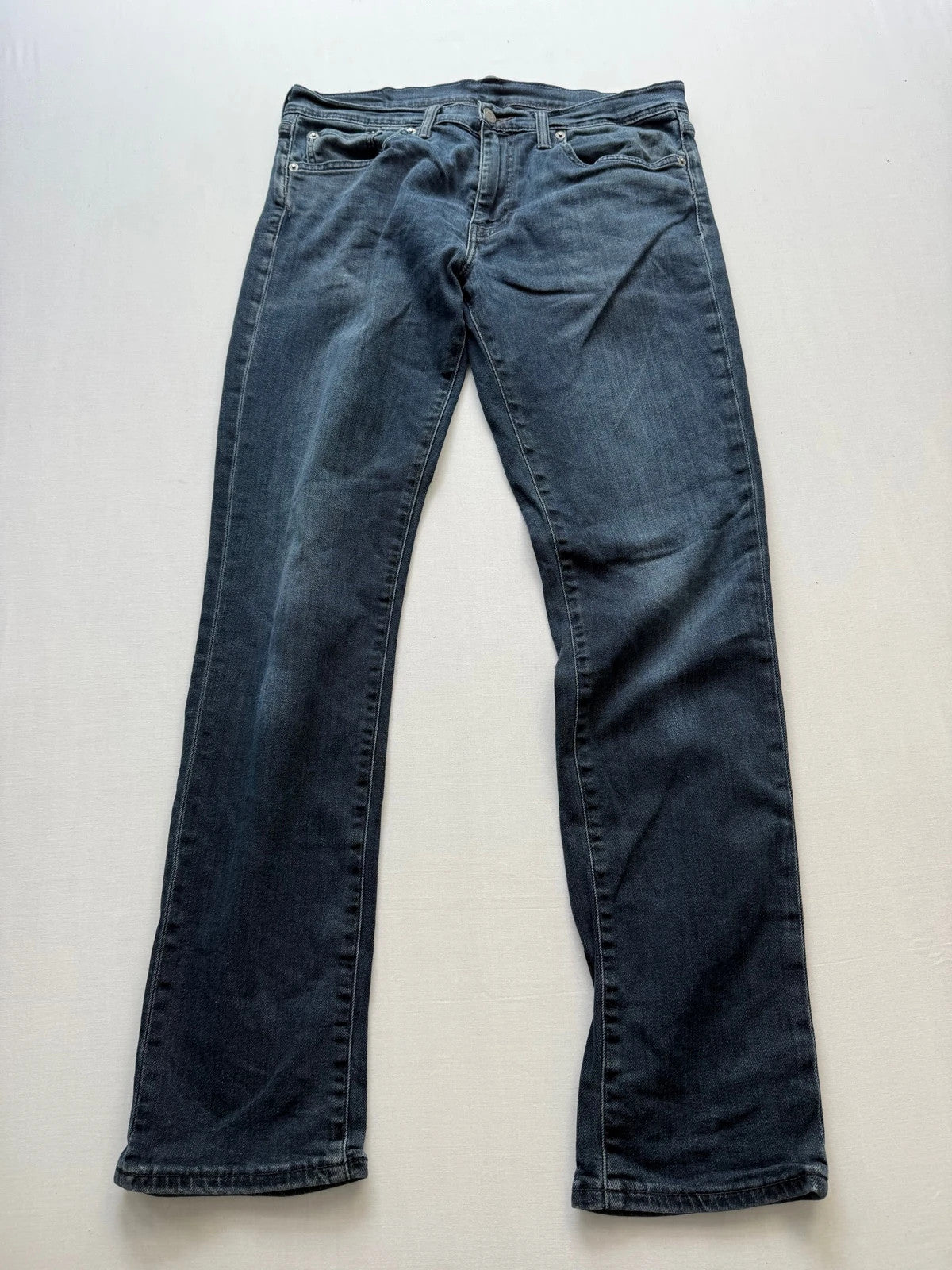 Levi's straight jeans dark indigo black wash with signature back arcuate stitching.