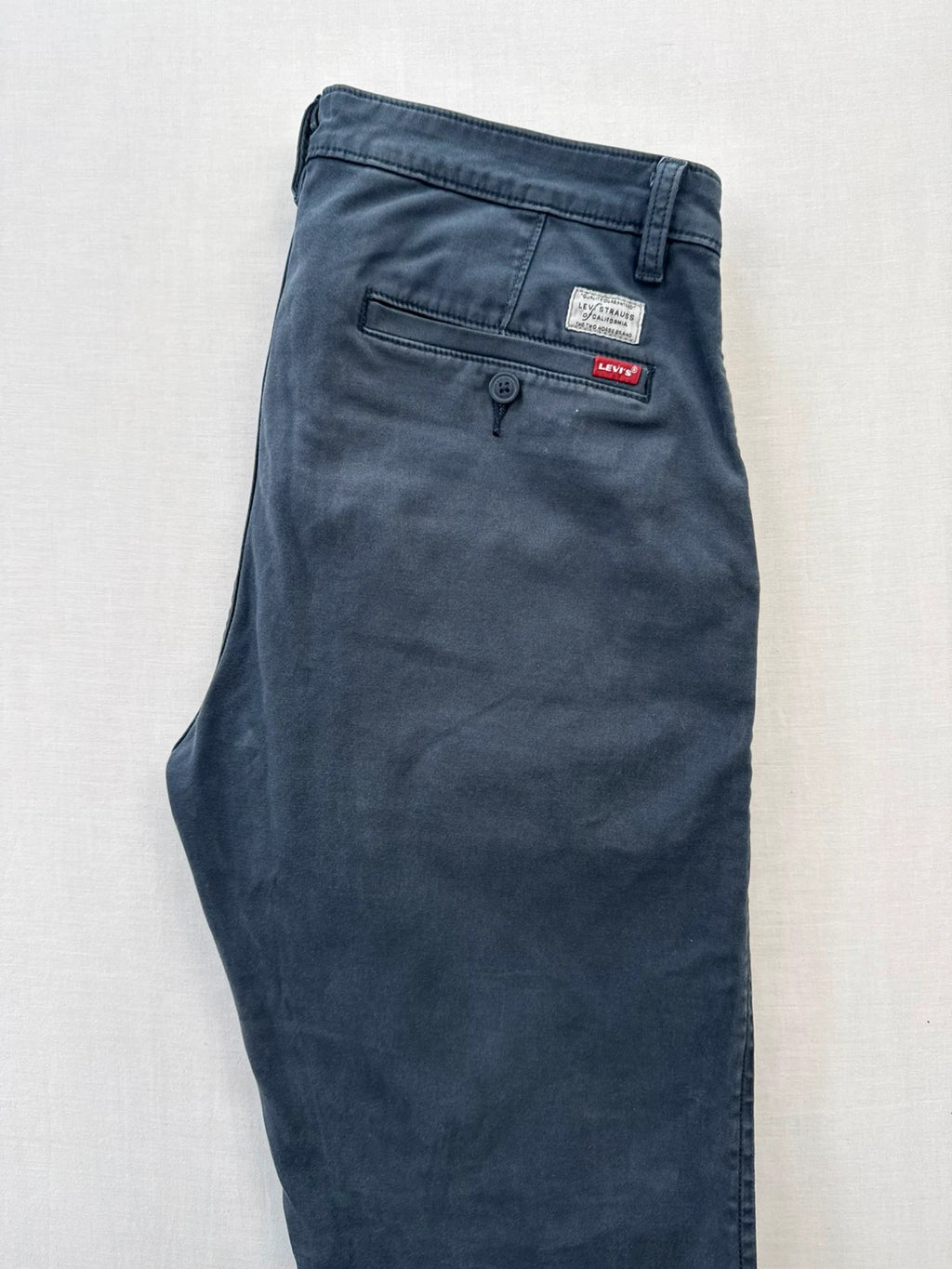 Levi's grey chino trousers slim tapered fit with red tab and slanted pockets.