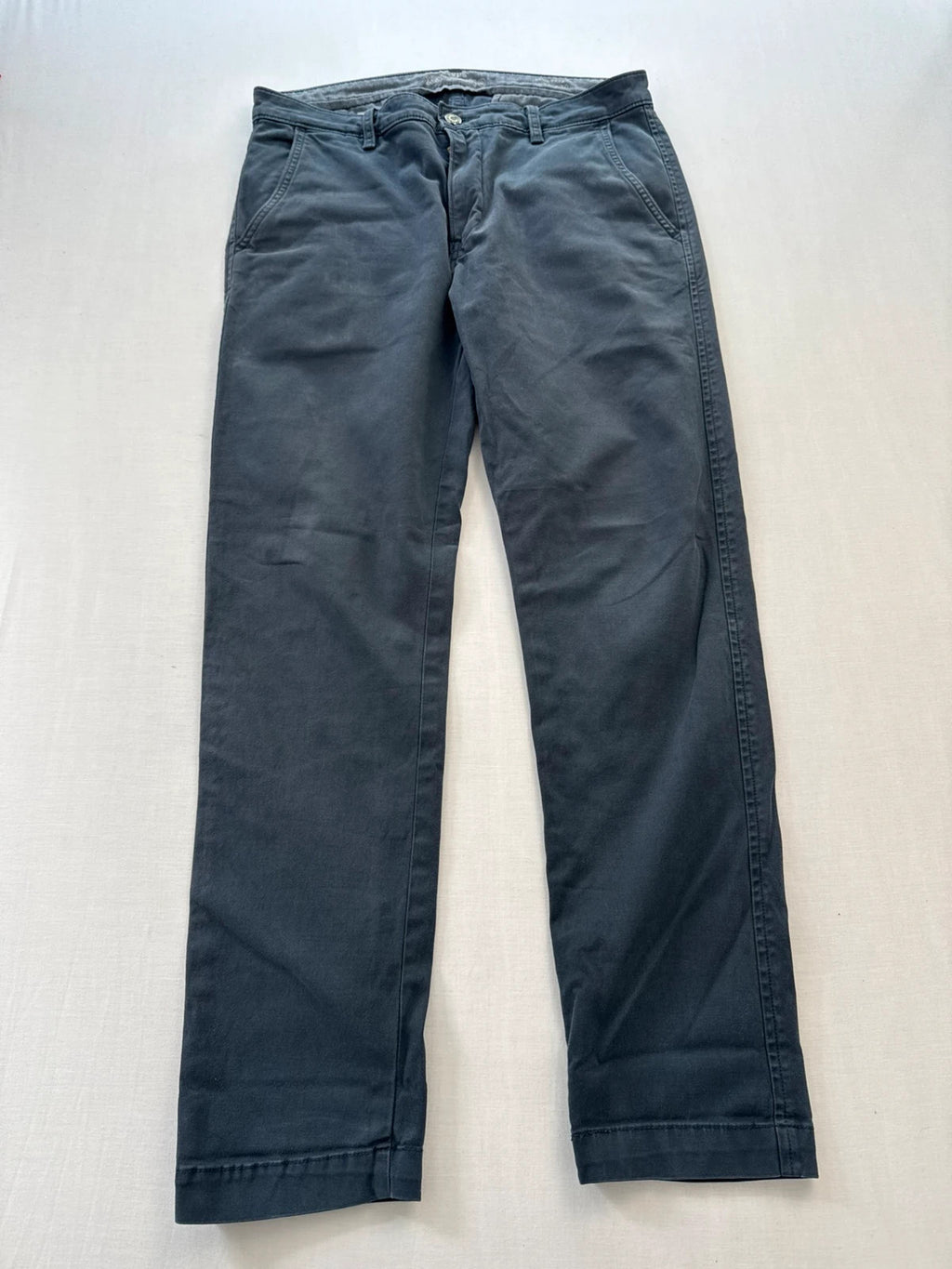Levi's grey chino trousers slim tapered fit with red tab and slanted pockets.